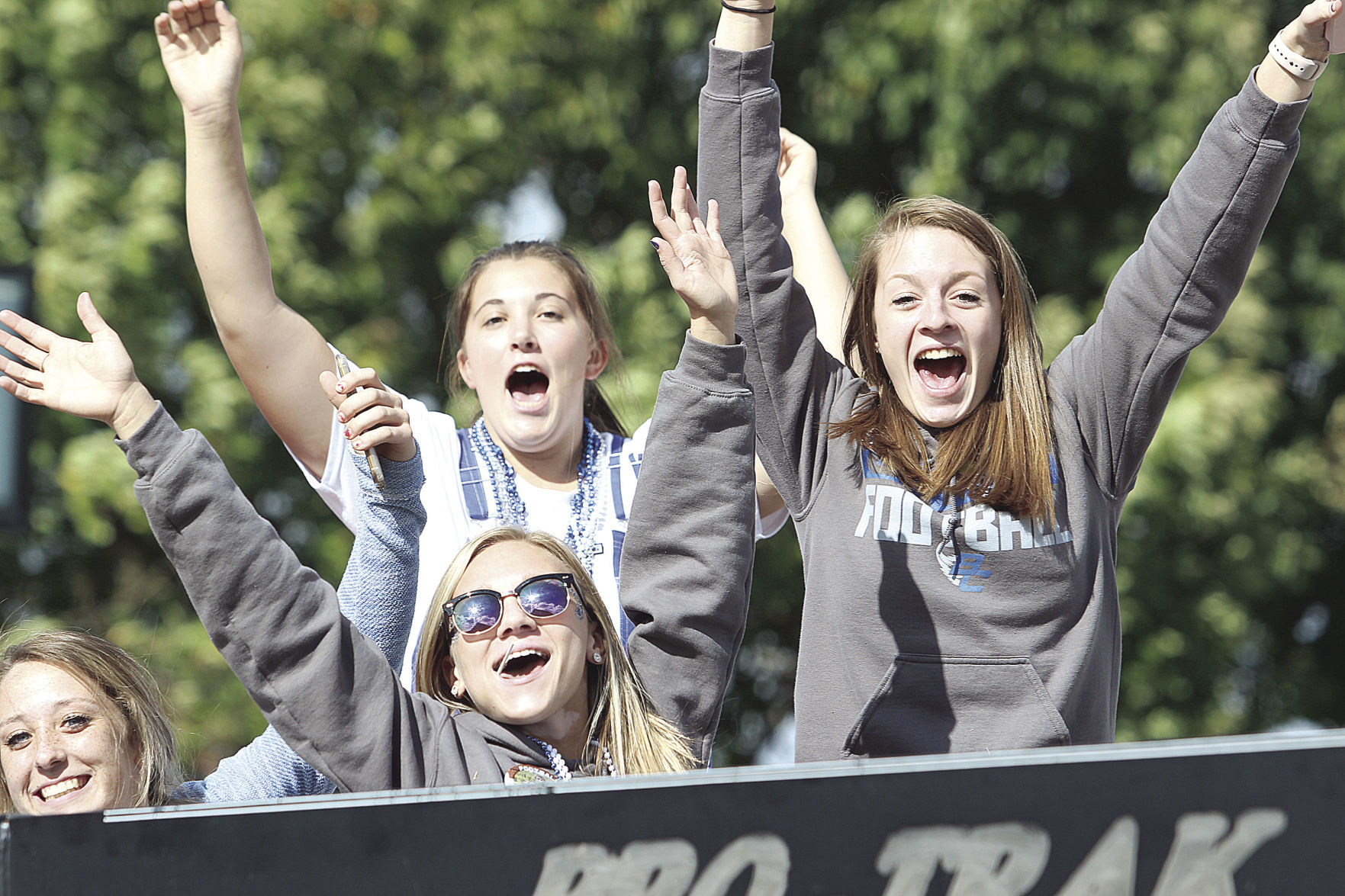 GroupOfGalsHomecoming2018